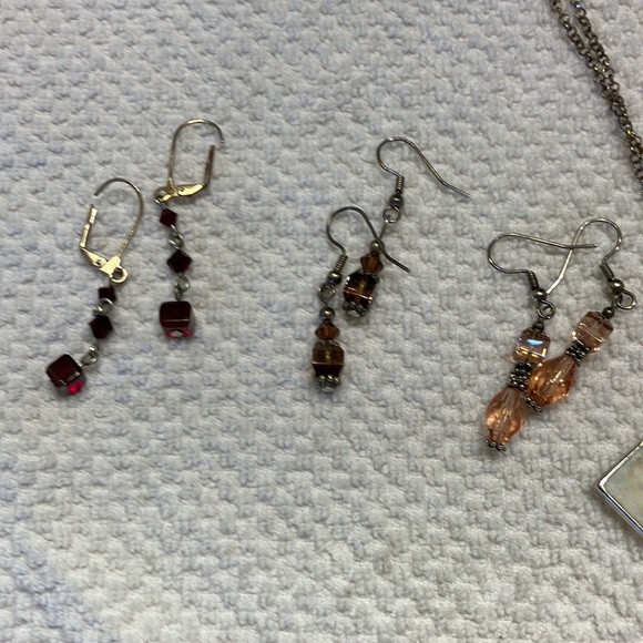 Jewelry bundle! Gently used and cleaned with Mr clean. - Picture 2 of 6